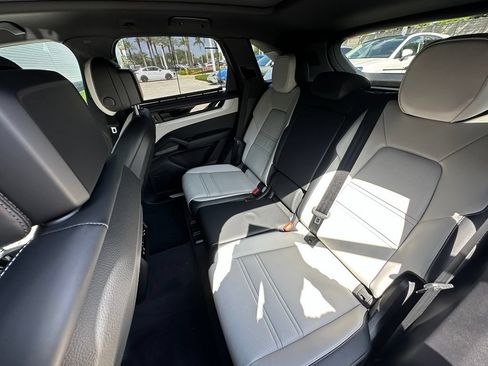 Used 2026 Porsche Cayenne E-Hybrid AWD/4WD image 42