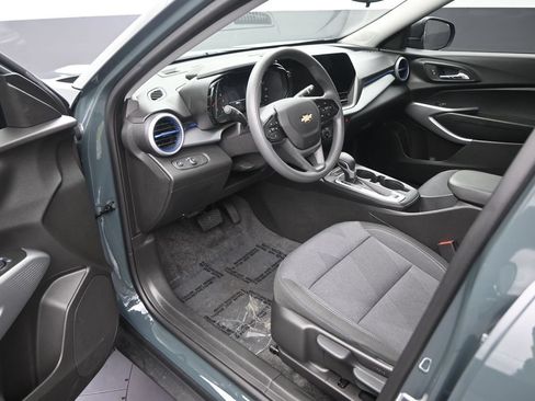 Used 2025 Chevrolet Trax LS FWD image 11