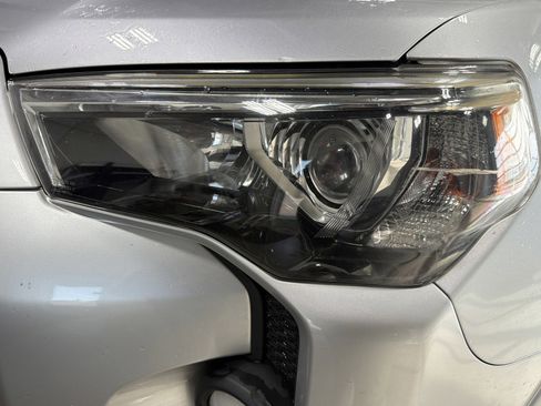 Used 2017 Toyota 4Runner SR5 Premium image 3