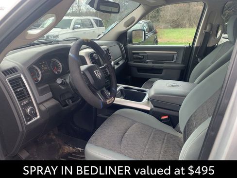 Used 2017 RAM 1500 Classic SLT image 9