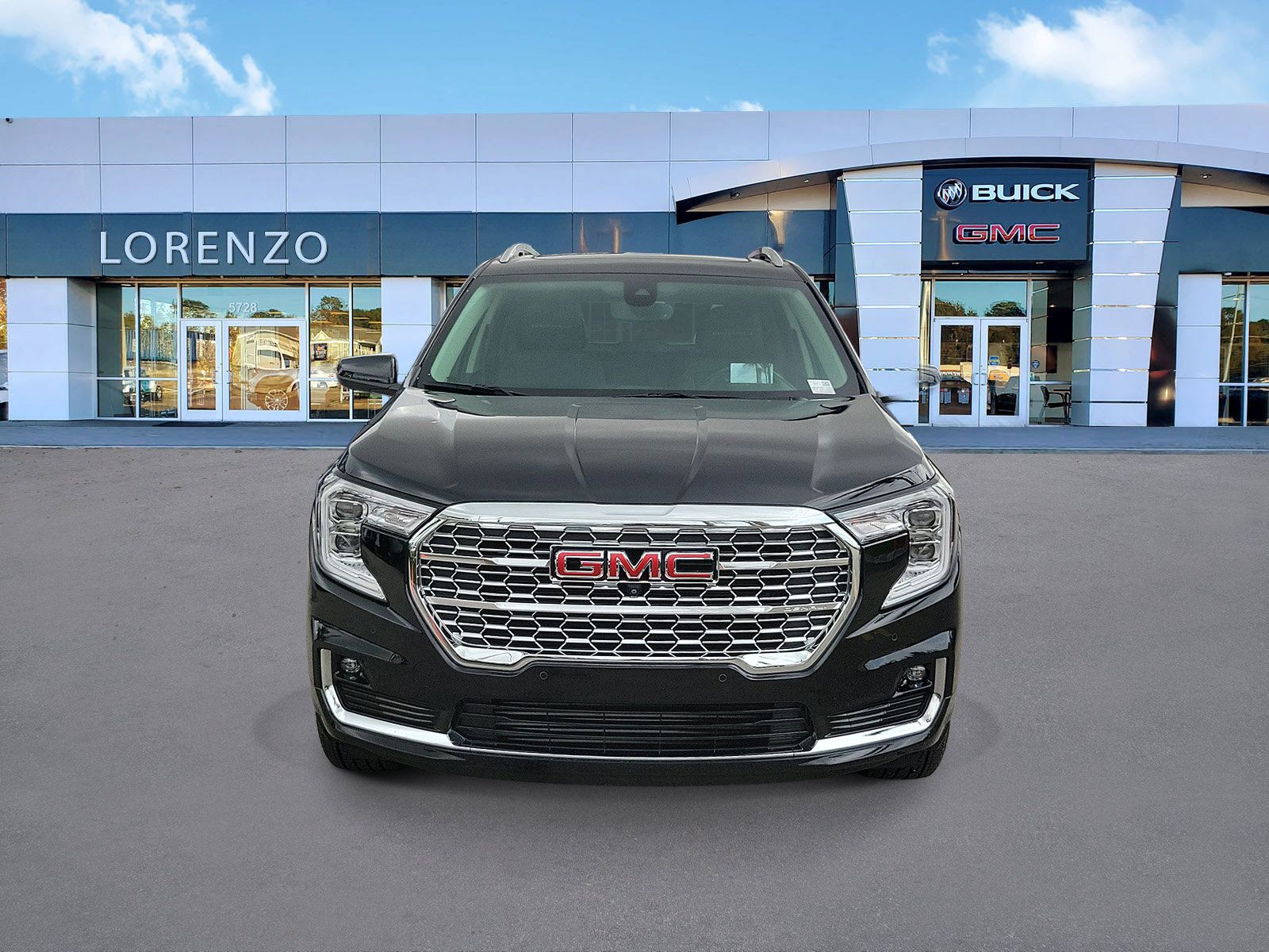 Used 2024 GMC Terrain Denali w/ Denali Premium Package AWD/4WD image 2