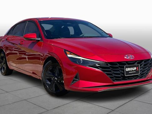 Used 2023 Hyundai Elantra SEL w/ Preferred Accessory Package image 3