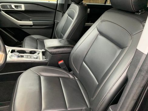 Used 2022 Ford Explorer XLT w/ Equipment Group 202A image 16