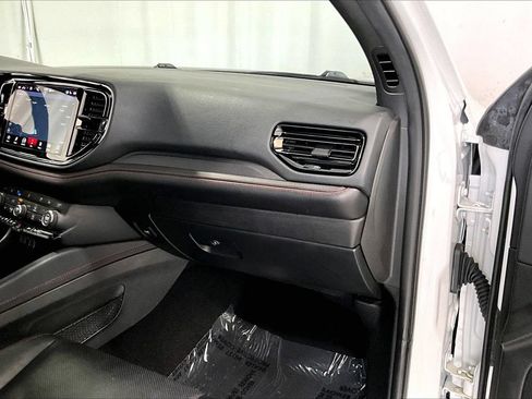 Used 2024 Dodge Durango GT RWD image 16