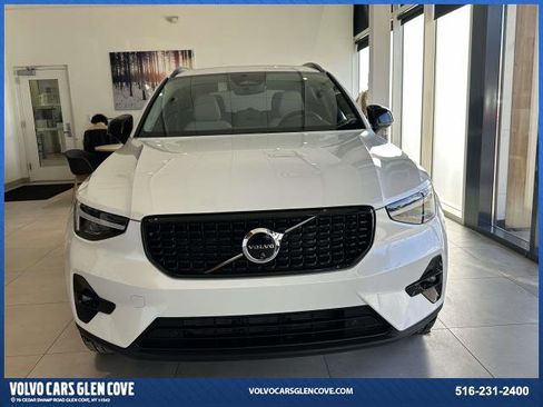 New 2025 Volvo XC40 B5 Ultra w/ Protection Package Premier image 7