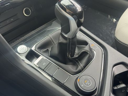 New 2026 Volkswagen Taos SE AWD/4WD image 32