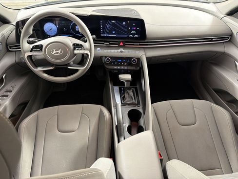 Used 2024 Hyundai Elantra SEL FWD image 16