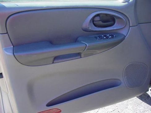 Used 2002 Chevrolet TrailBlazer LT w/ Driver Convenience Pkg image 14