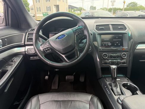 Used 2016 Ford Explorer XLT w/ Equipment Group 202A AWD/4WD image 22
