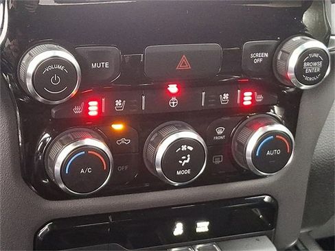 Used 2024 RAM 1500 Laramie image 15