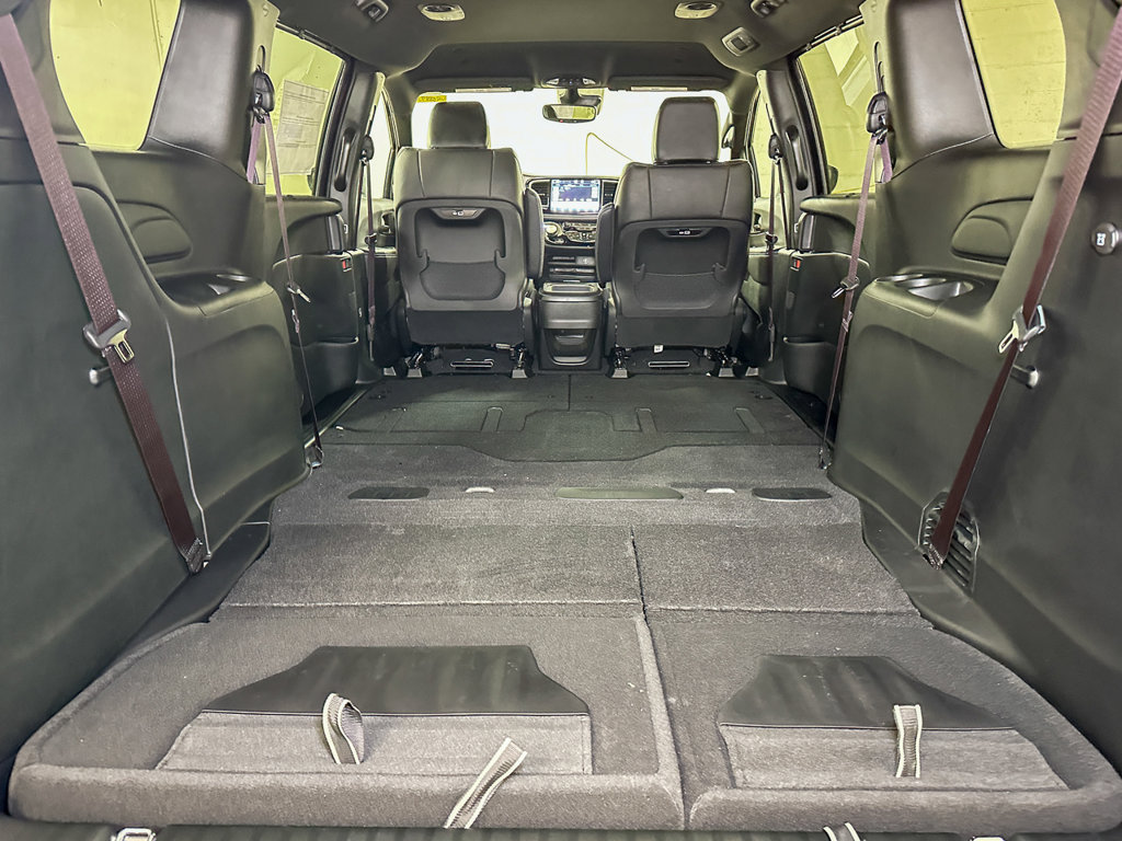 New 2027 Chrysler Pacifica Select AWD/4WD image 17