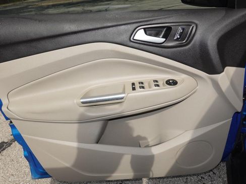 Used 2015 Ford C-MAX SE w/ Equipment Group 202A FWD image 17