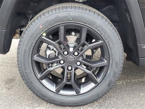 New 2025 Jeep Grand Cherokee Limited image 6