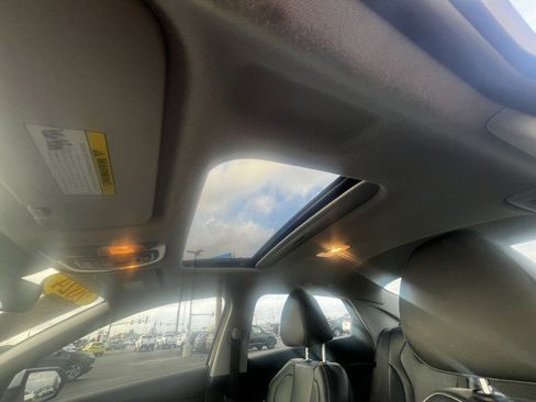 Used 2024 Hyundai Elantra Limited image 17