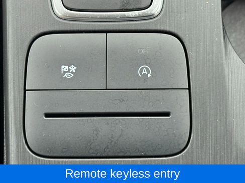 Used 2020 Ford Escape SE image 25