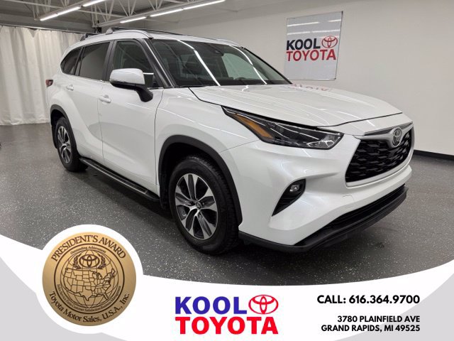 Used 2023 Toyota Highlander XLE AWD/4WD image 1