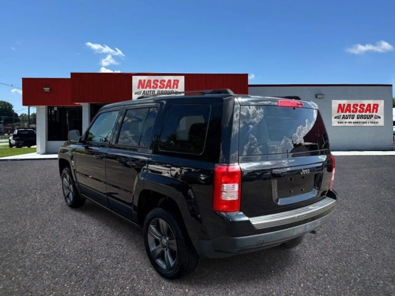 Used 2016 Jeep Patriot Sport w/ Power Value Group FWD image 3