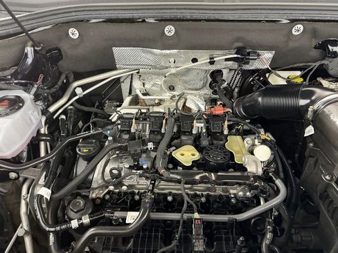 Used 2025 Volkswagen Atlas Cross Sport SE image 34