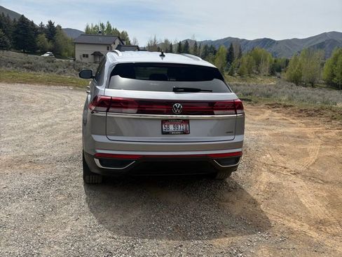 Certified 2024 Volkswagen Atlas Cross Sport SE AWD/4WD image 2