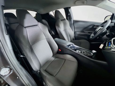 Used 2021 Toyota C-HR LE FWD image 28