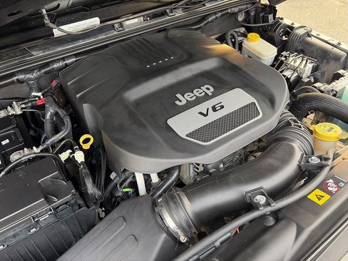 Used 2017 Jeep Wrangler Sport image 17