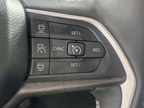 Certified 2023 Jeep Grand Cherokee Limited AWD/4WD image 17