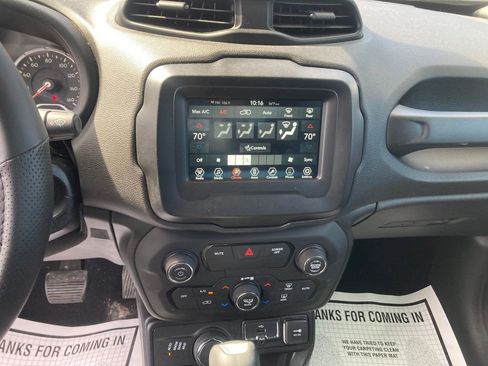 Used 2018 Jeep Renegade Latitude w/ Cold Weather Group AWD/4WD image 23