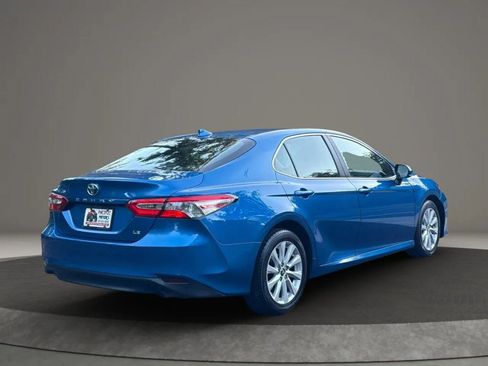 Used 2019 Toyota Camry LE FWD image 11