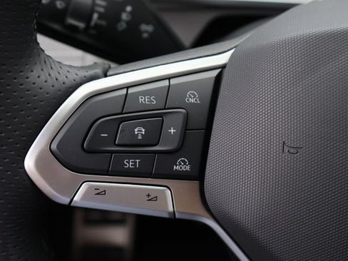 Certified 2026 Volkswagen Tiguan SE R-Line FWD image 22