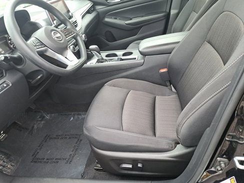 Used 2025 Nissan Altima 2.5 SV FWD image 27