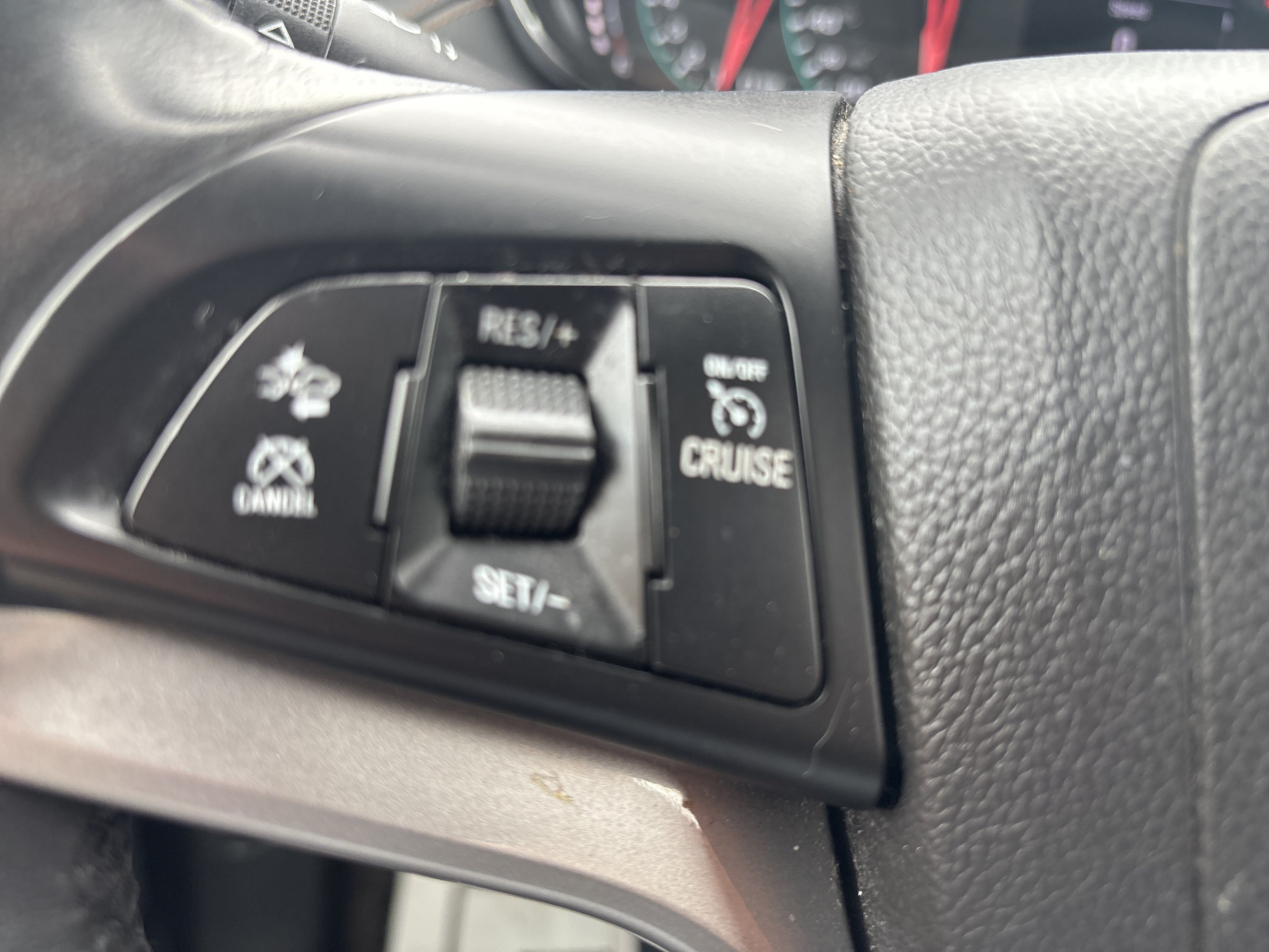 Used 2019 Chevrolet Trax Premier w/ Midnight Edition AWD/4WD image 14