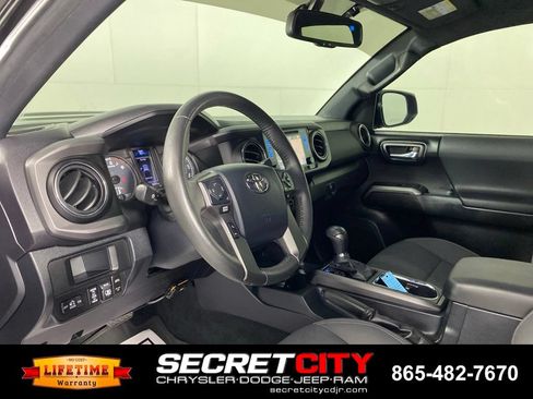 Used 2017 Toyota Tacoma TRD Sport w/ Tow Package (A/T) AWD/4WD image 11
