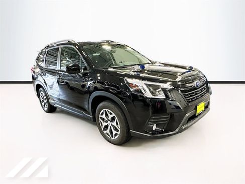 Used 2023 Subaru Forester Premium AWD/4WD image 3
