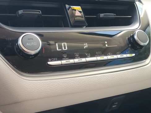 Certified 2025 Toyota Corolla LE image 27