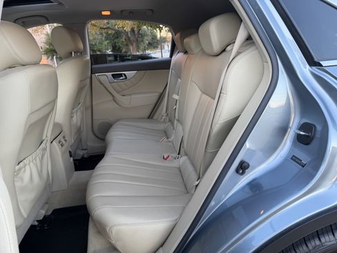 Used 2017 INFINITI QX70 2WD w/ Premium Package image 26