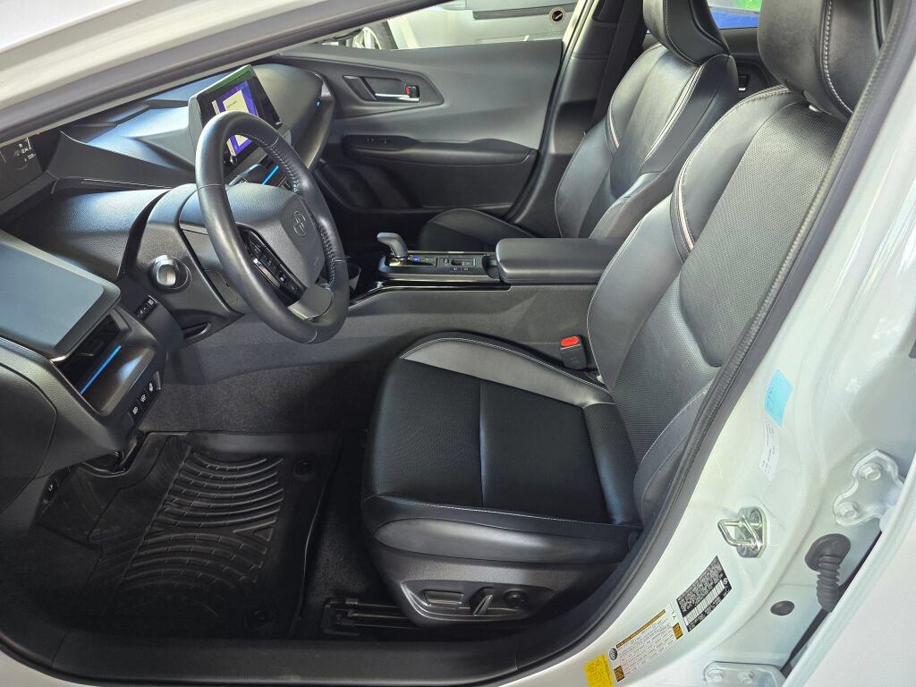 Used 2024 Toyota Prius XLE FWD image 16