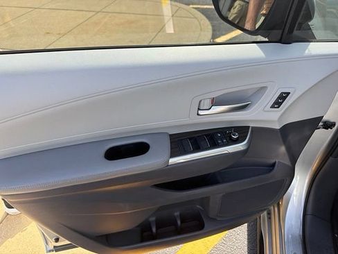 Used 2021 Toyota Sienna Limited FWD image 12