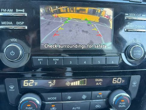 Used 2017 Nissan Rogue SV FWD image 16