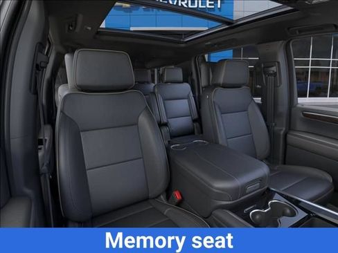 New 2026 Chevrolet Suburban Premier AWD/4WD image 19
