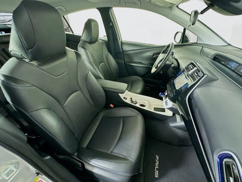 Used 2016 Toyota Prius Three Touring image 29