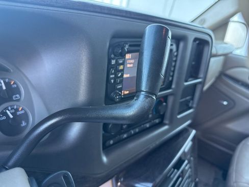 Used 2004 GMC Yukon XL Denali image 17