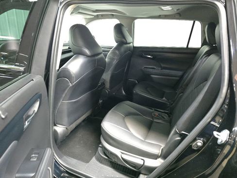 Used 2022 Toyota Highlander XLE AWD/4WD image 31