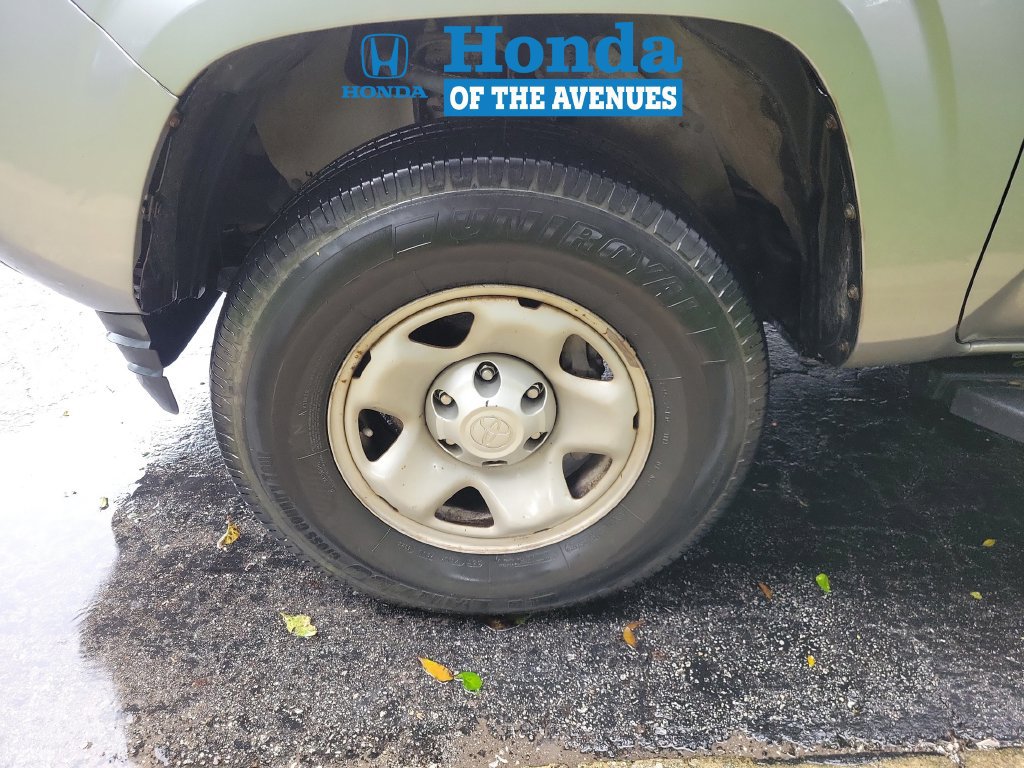 Used 2016 Toyota Tacoma SR w/ Towing Package AWD/4WD image 4