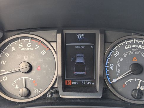 Used 2017 Toyota Tacoma TRD Off-Road w/ Tow Package image 27