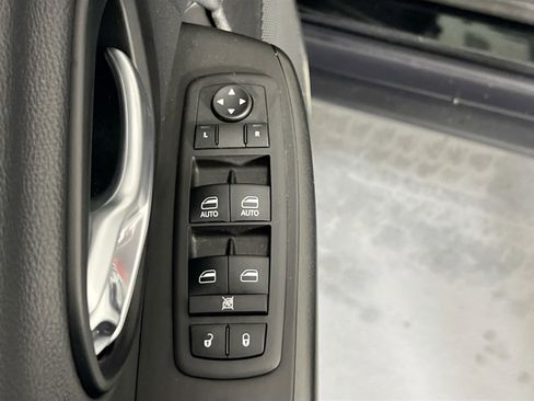 Used 2022 Jeep Cherokee Trailhawk image 17