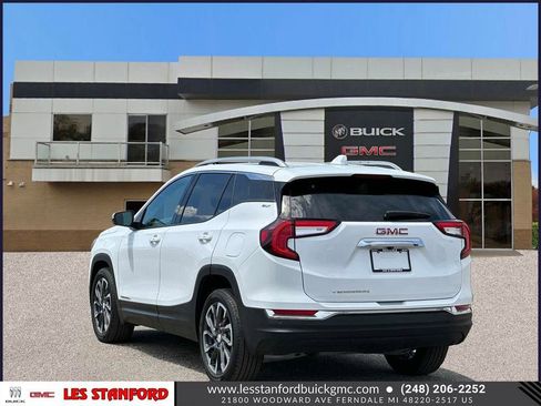 Used 2024 GMC Terrain SLT w/ Tech Package FWD image 4