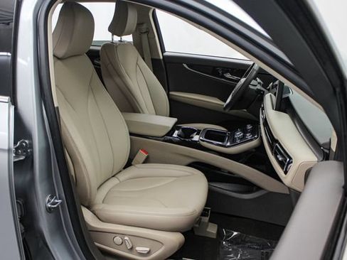 Used 2023 Lincoln Nautilus AWD w/ Premium Package image 22