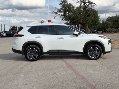 Used 2026 Nissan Rogue SV FWD image 4