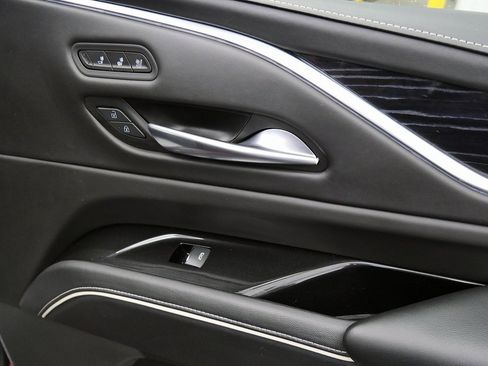 Used 2023 Cadillac Escalade ESV V image 18