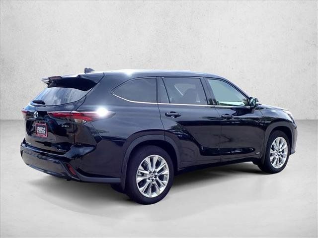 Certified 2026 Toyota Highlander Limited AWD/4WD image 4